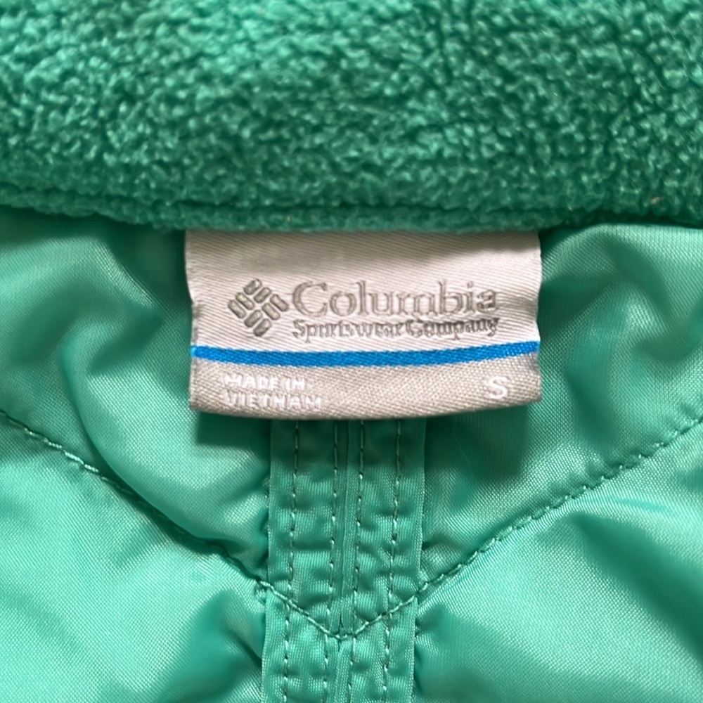 Columbia  Vest  Full zip front  3 pockets turtleneck  mint green quilted  size S - Picture 14 of 15
